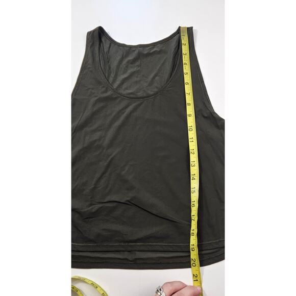 Lululemon army green cropped lightweight tank active summer 6 (?) EUC yoga run - Picture 5 of 6
